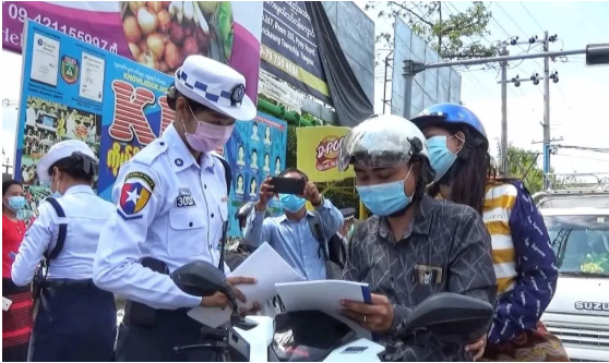 锦利娱乐|腊戌交警部门对无证摩托进行稽查