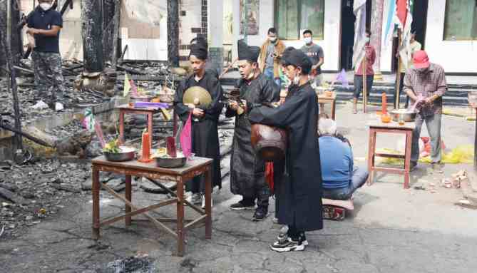 缅甸果敢领导在老街大庙商议重建关公殿